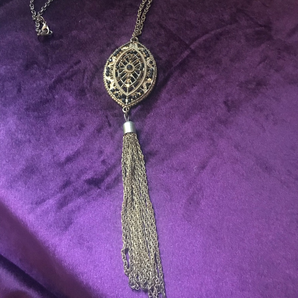 Oval shape necklace